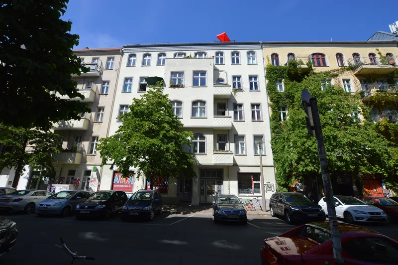 Große 1,5 -Zimmer-Wohnung mit Terrasse in Friedrichshain — photo 1